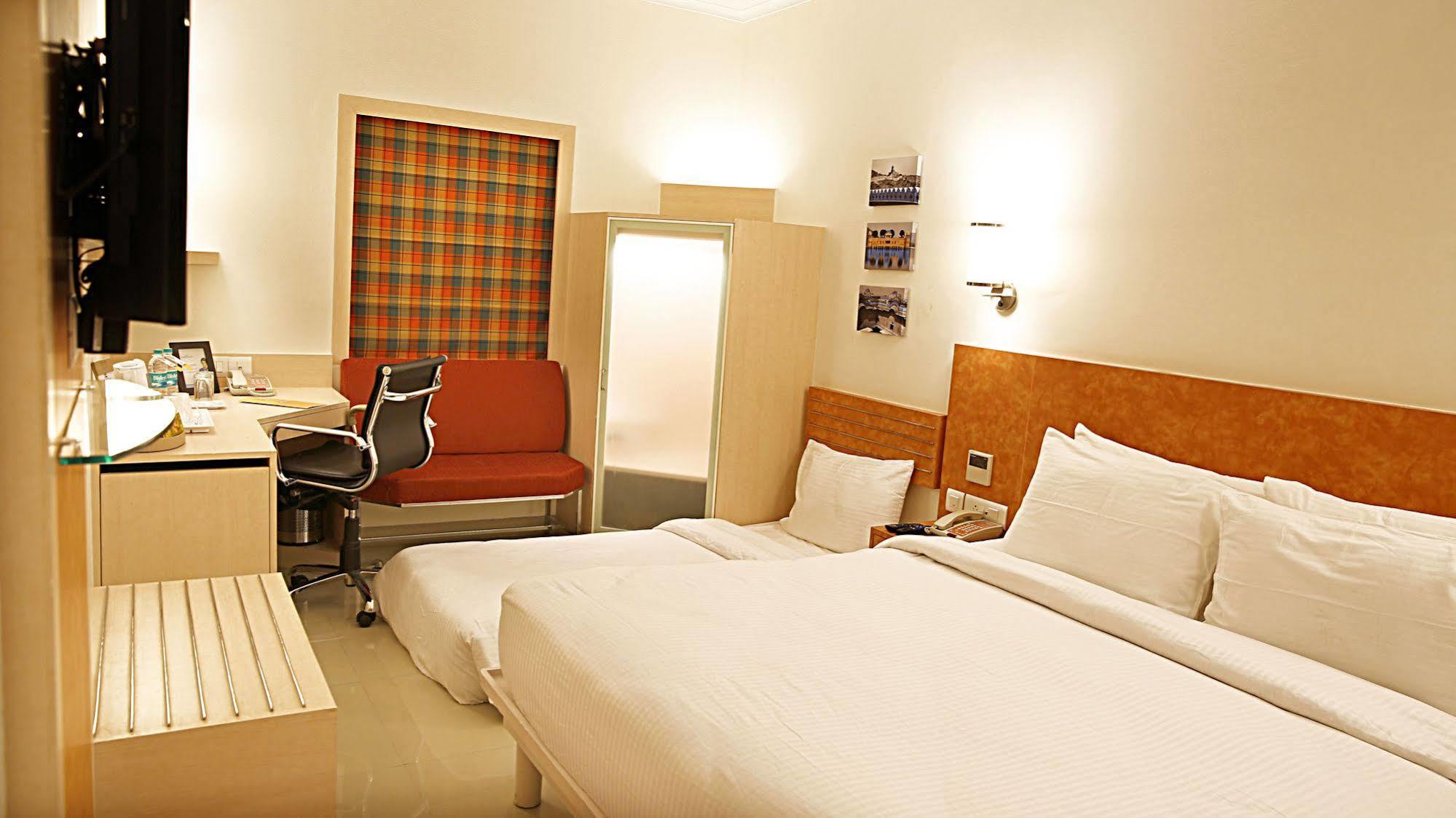 Nirwana Hometel Jaipur- A Sarovar Hotel Extérieur photo